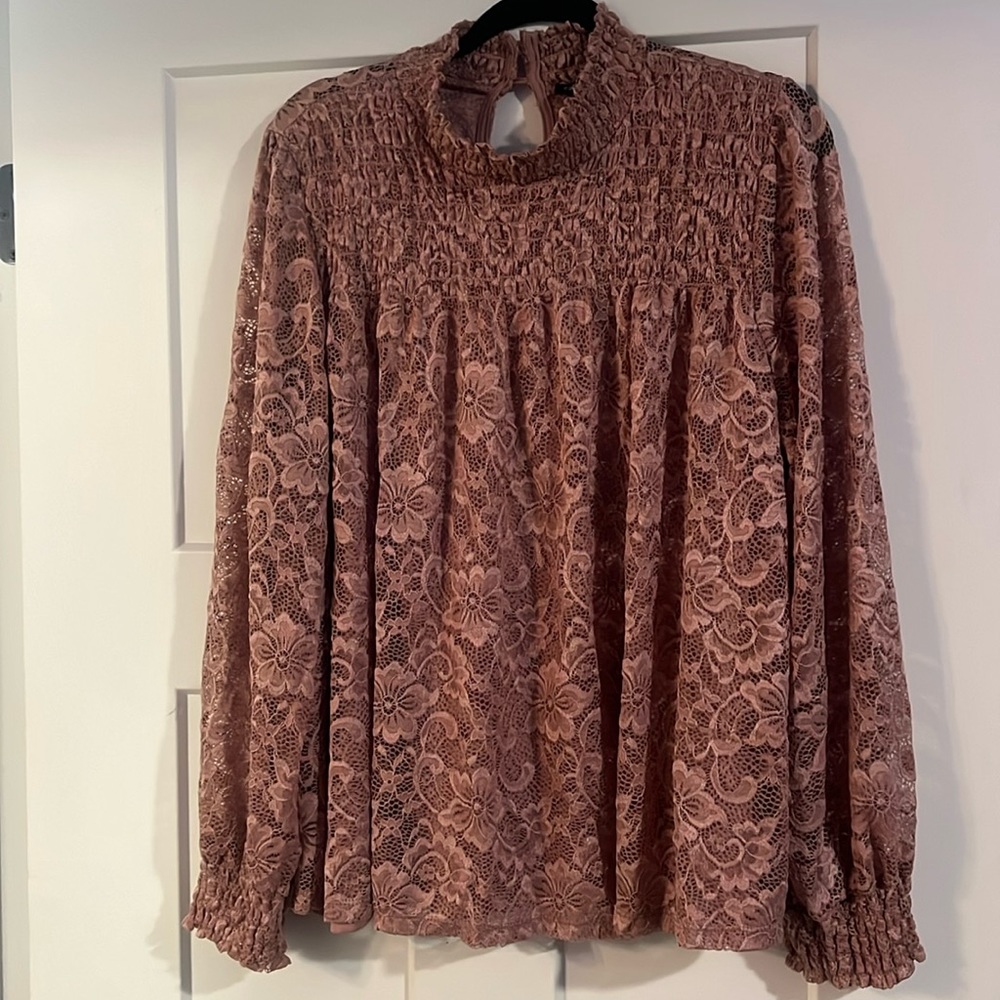NWT Cable & Gauge stretchy lace mock turtle neck blouse with cute cuff sleeves!